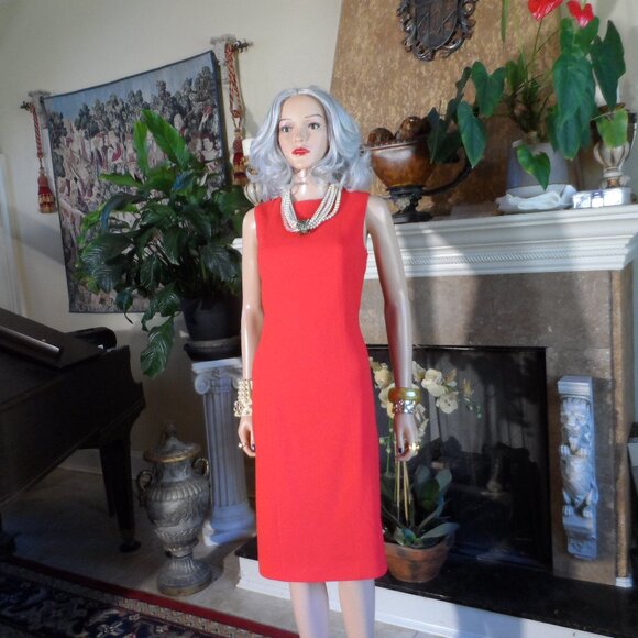 New Givenchy Red Wool Crepe Sheath Dress SIze FR 38- US 6 - Picture 2 of 16